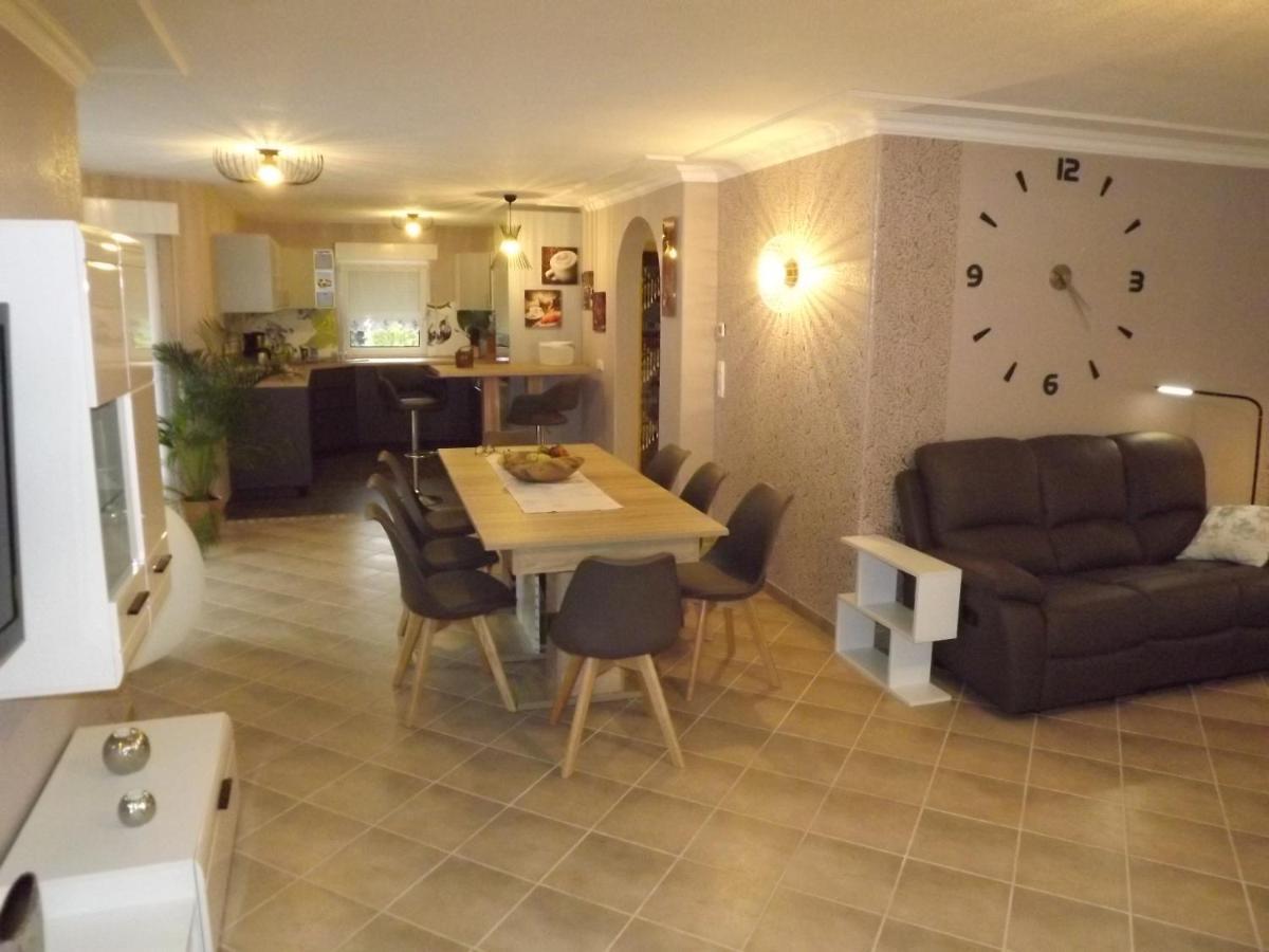Grosszuegige Ferienwohnung Am Waldesrand Im Seenland Lauta Екстериор снимка
