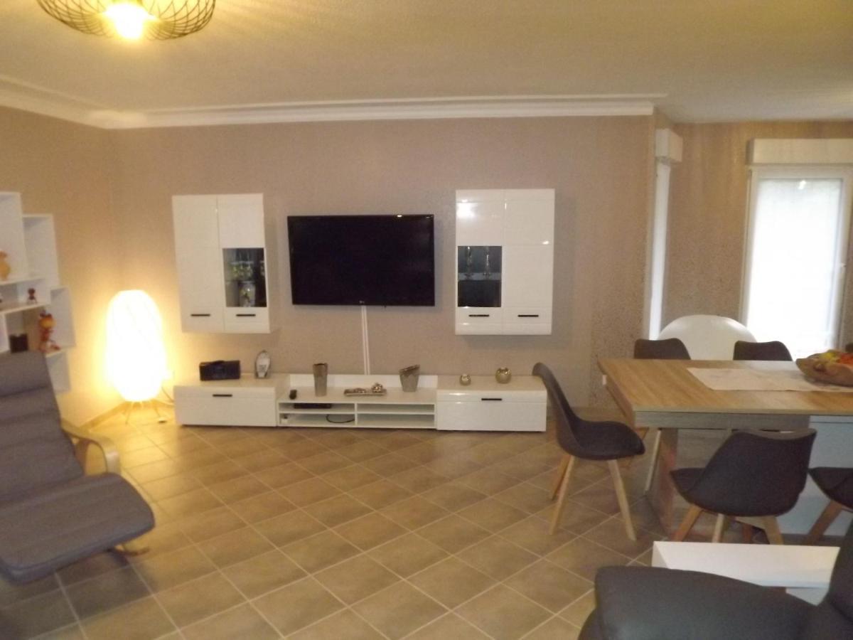 Grosszuegige Ferienwohnung Am Waldesrand Im Seenland Lauta Екстериор снимка