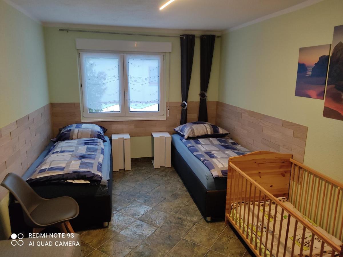 Grosszuegige Ferienwohnung Am Waldesrand Im Seenland Lauta Екстериор снимка